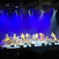 Gerhard Polt, die Well Brüder und die Toten Hosen. Wonderful.